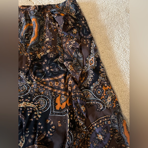 Bebe ruffle skirt - Size L - Picture 2 of 5